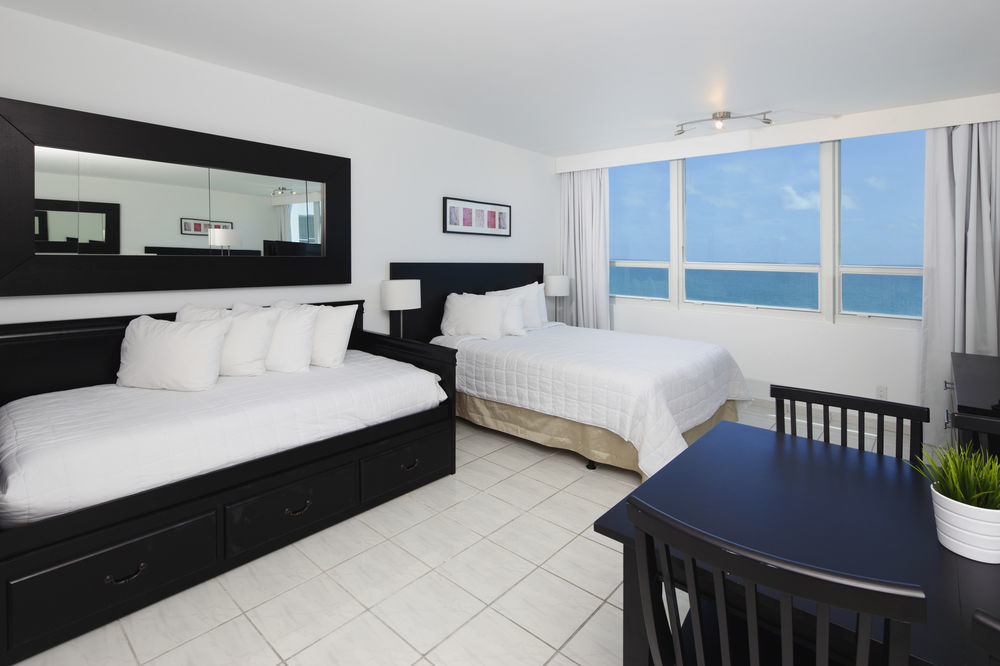 Castle Beach By New Point Miami Hotel - Miami Beach — Photos 1